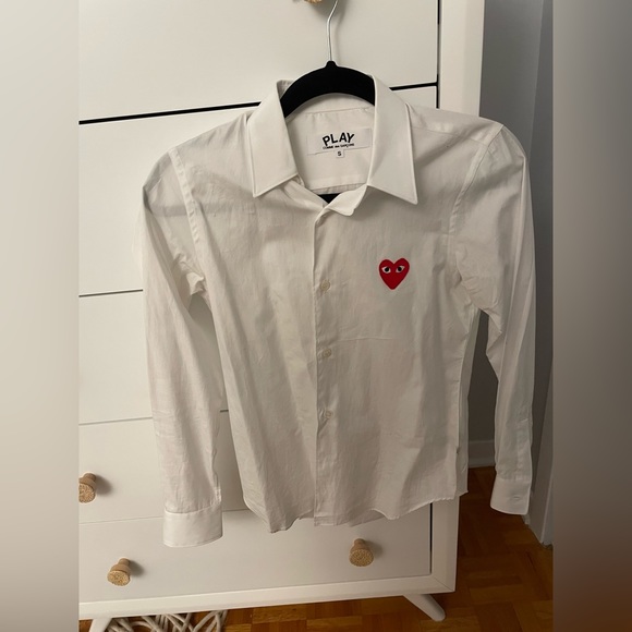 COMME DES GARÇONS PLAY
White & Red Heart Patch Shirt - Picture 3 of 9